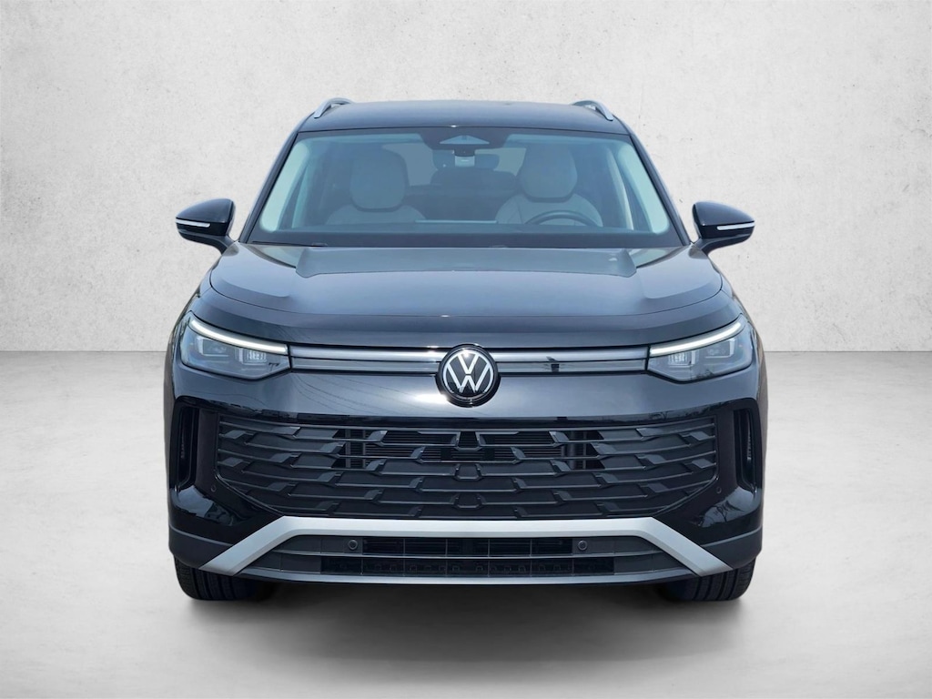 Used 2025 Volkswagen Tiguan SE Sport Utility