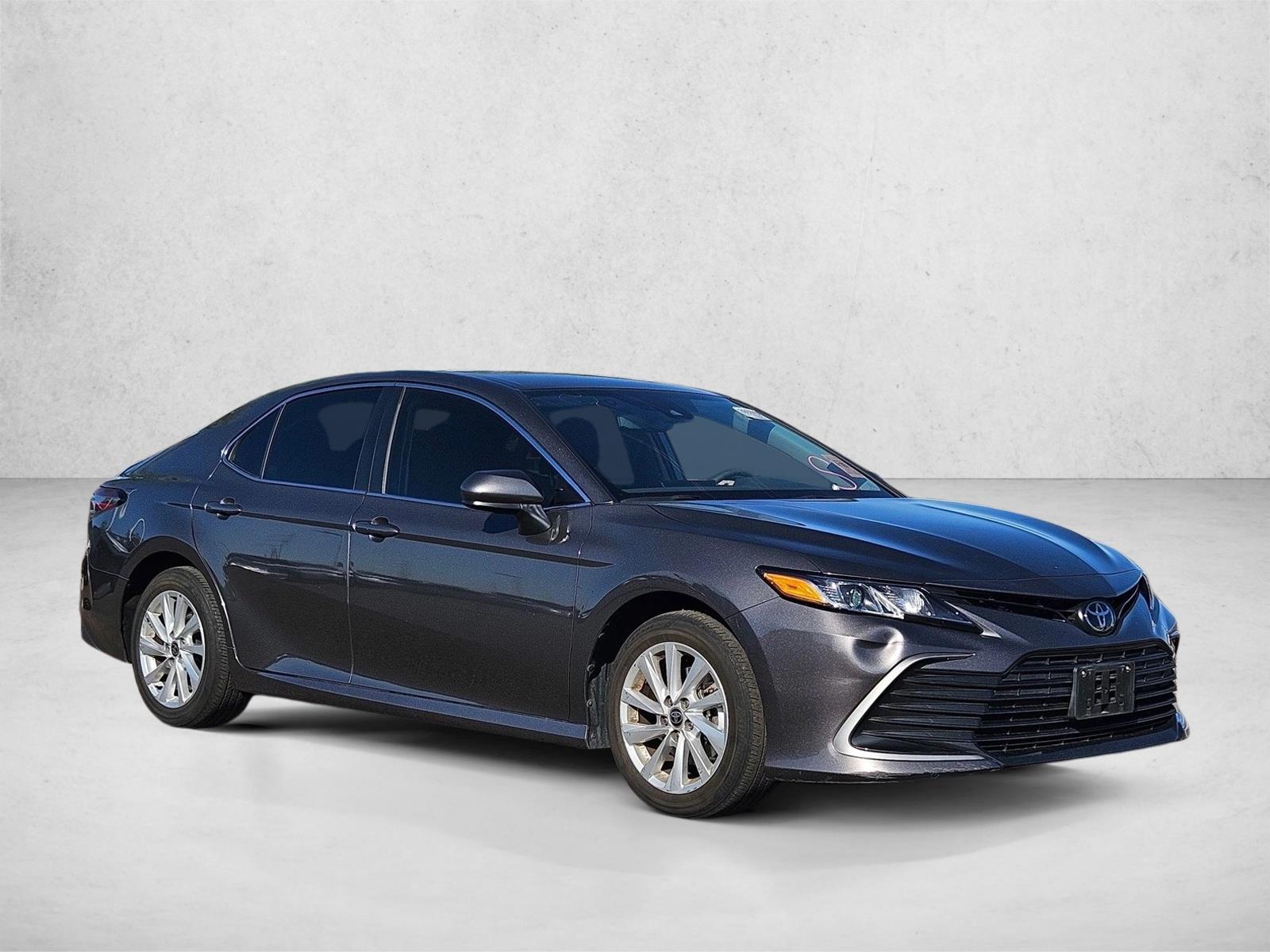 2023 Toyota Camry LE photo 3