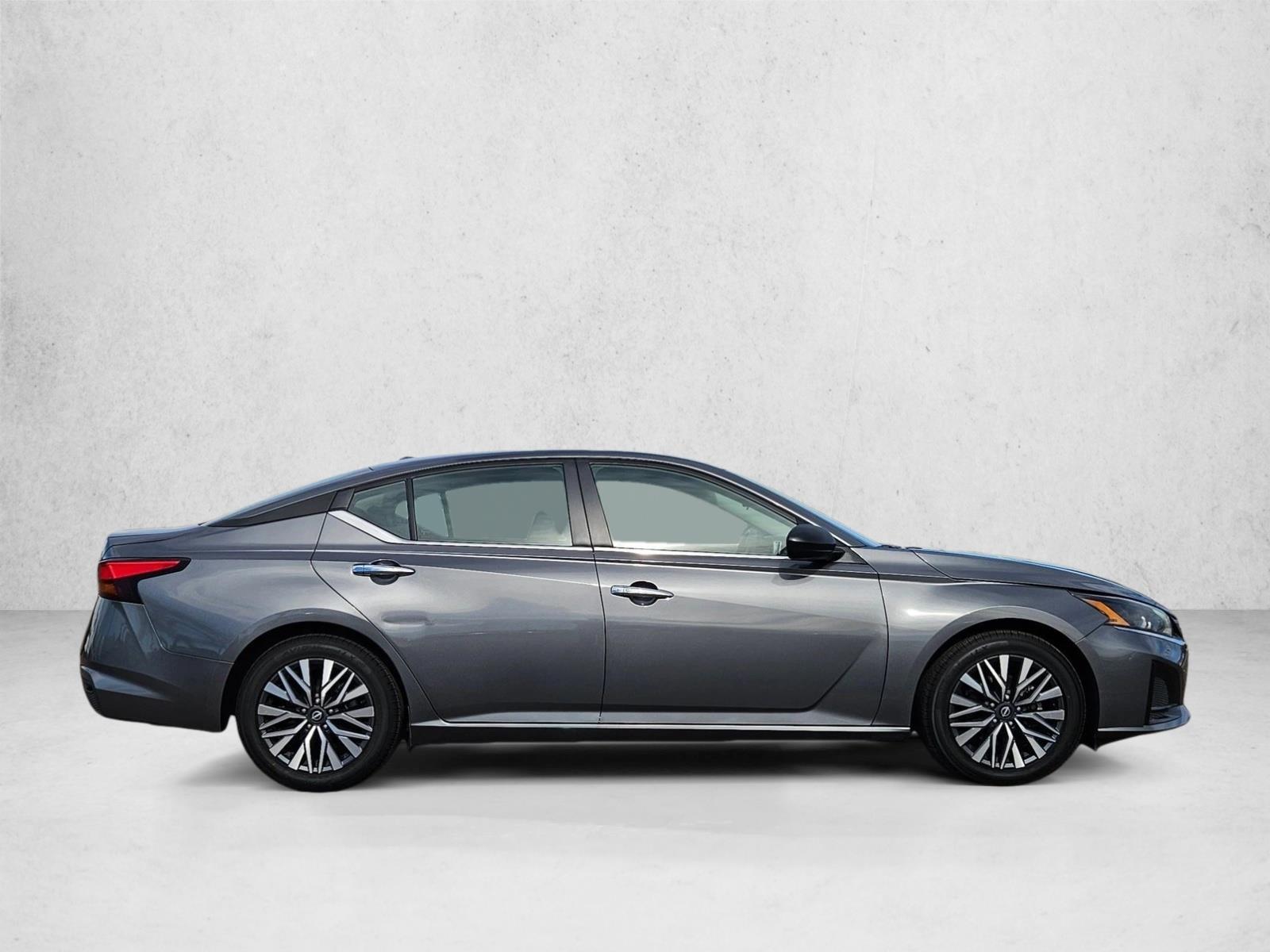 2024 Nissan Altima 2.5 SV photo 4