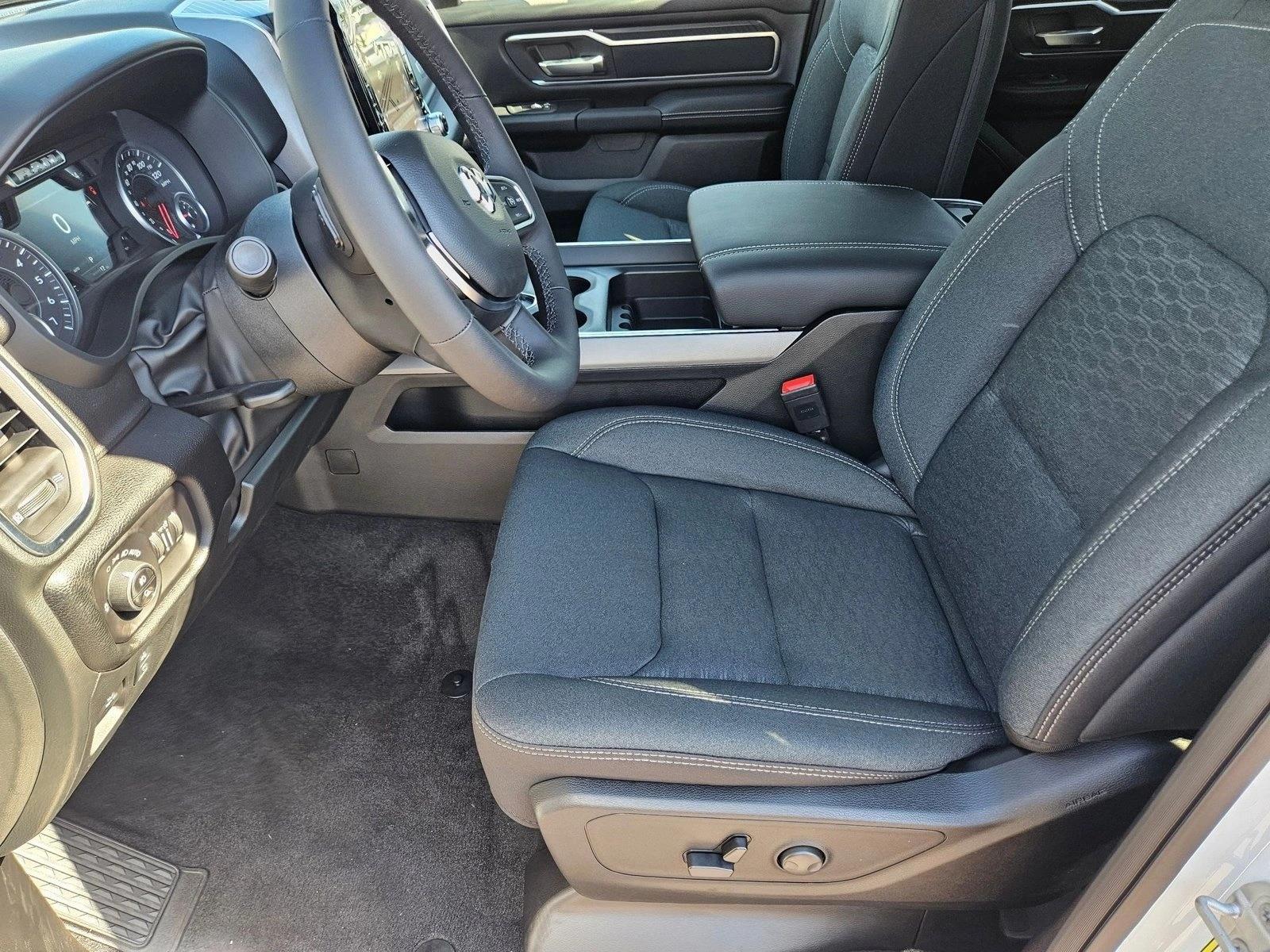 2025 Ram 1500 Big Horn photo 4