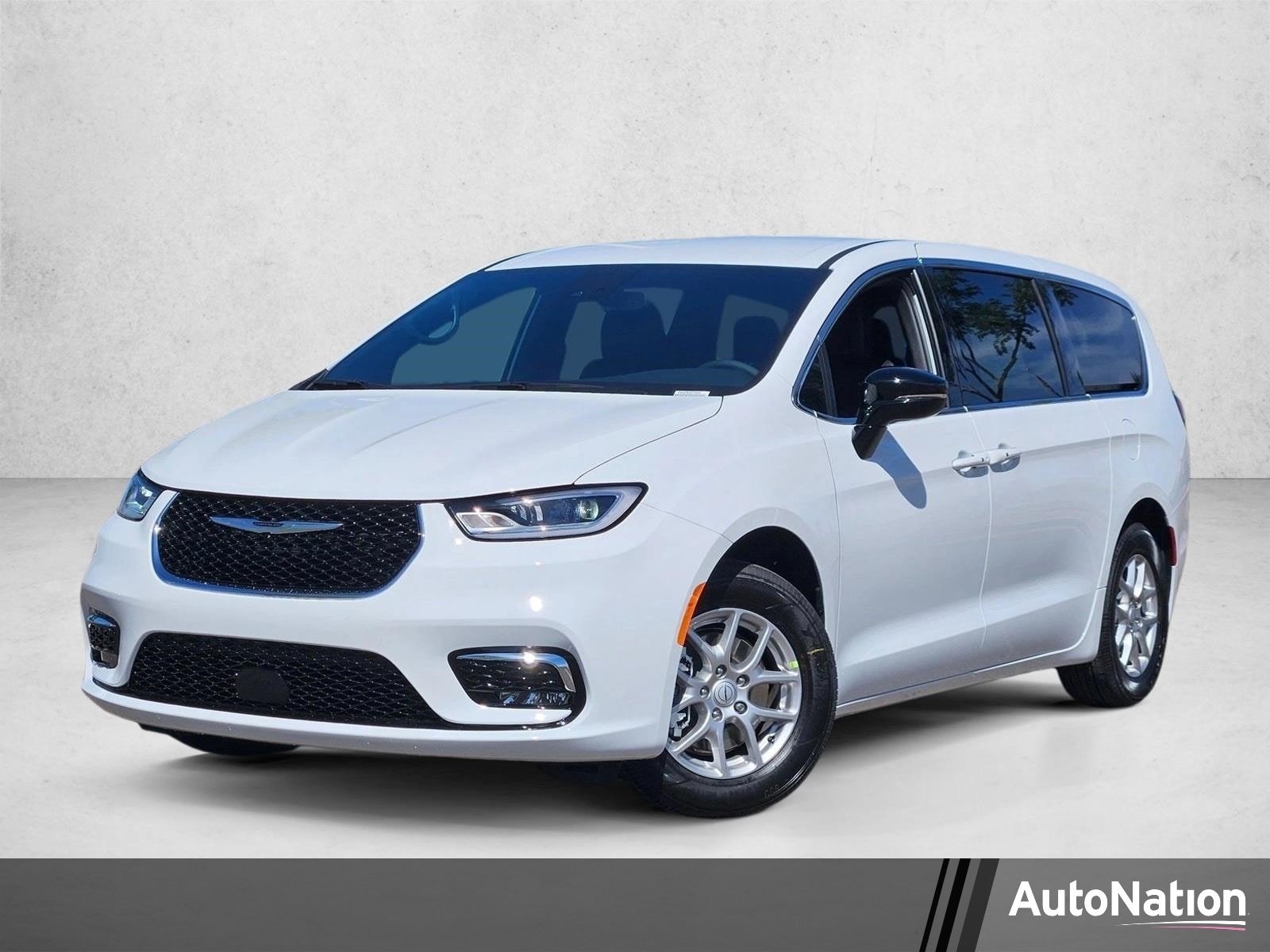 2026 Chrysler Pacifica Select's photo