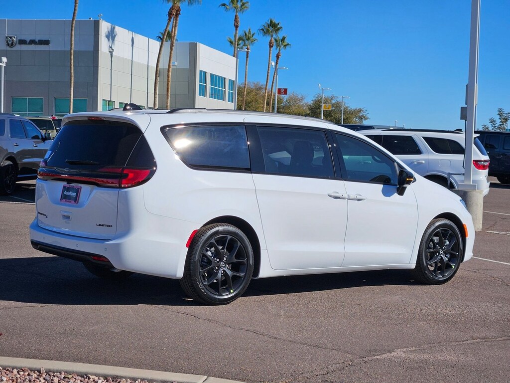New 2026 Chrysler Pacifica Limited Van Passenger Van