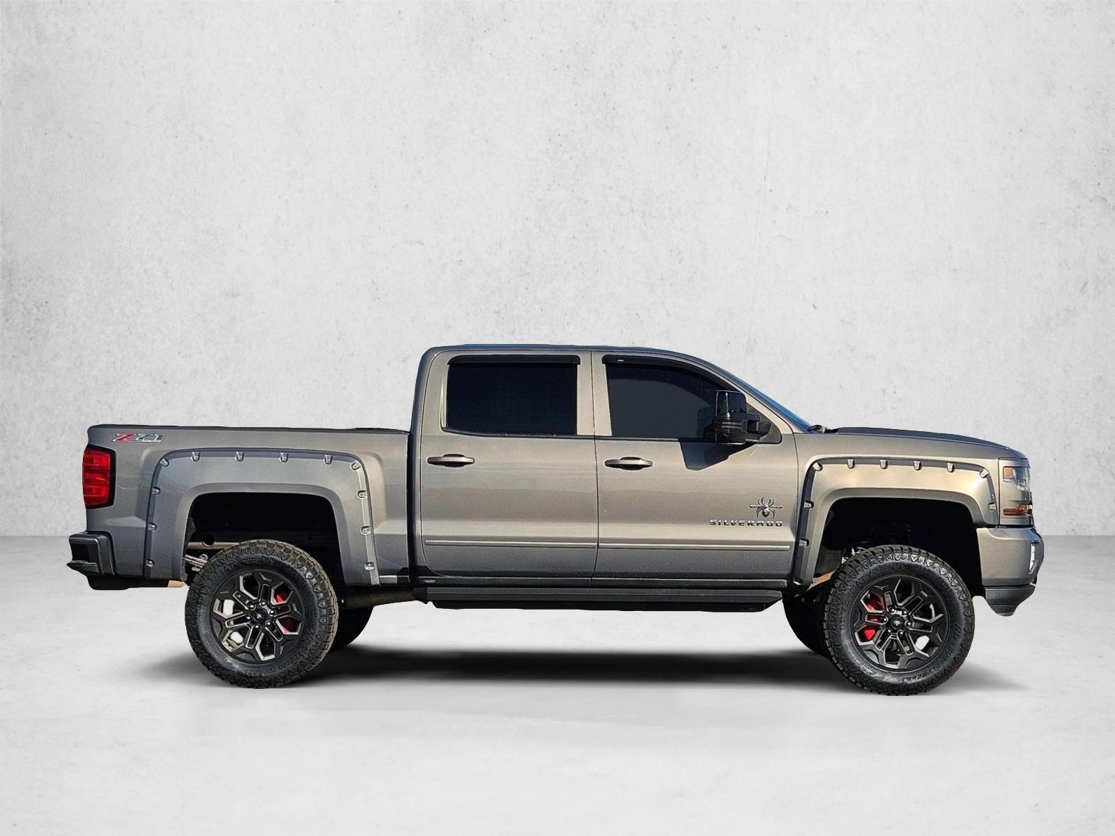 2017 Chevrolet Silverado 1500 LT photo 4