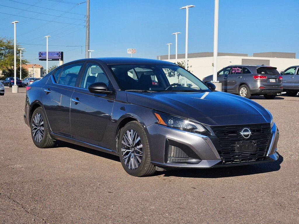 Used 2024 Nissan Altima 2.5 SV 4dr Car