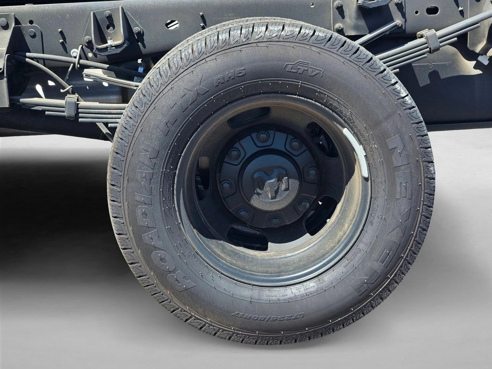 2025 RAM 3500 Chassis Tradesman - Photo 11