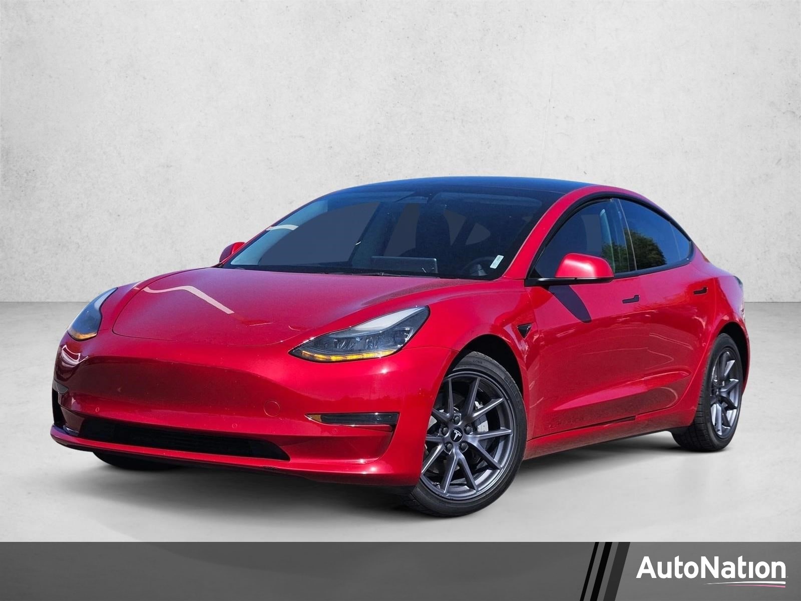 2022 Tesla Model 3 Standard Range Plus's photo