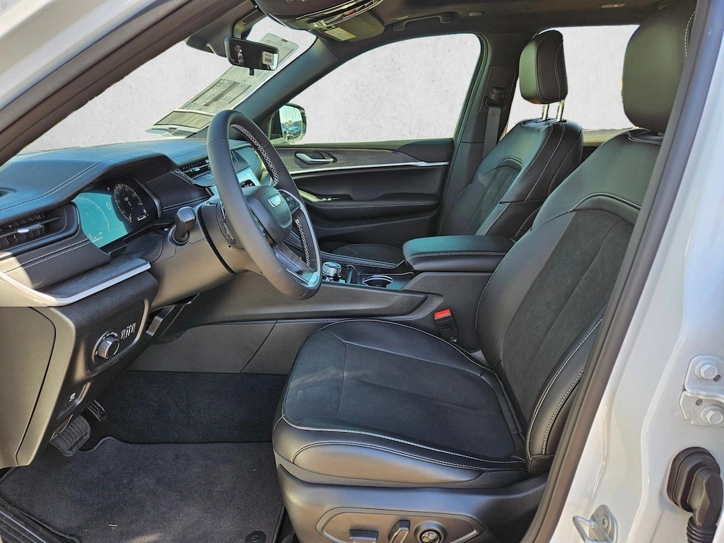 New 2026 Jeep Grand Cherokee Laredo Altitude SUV