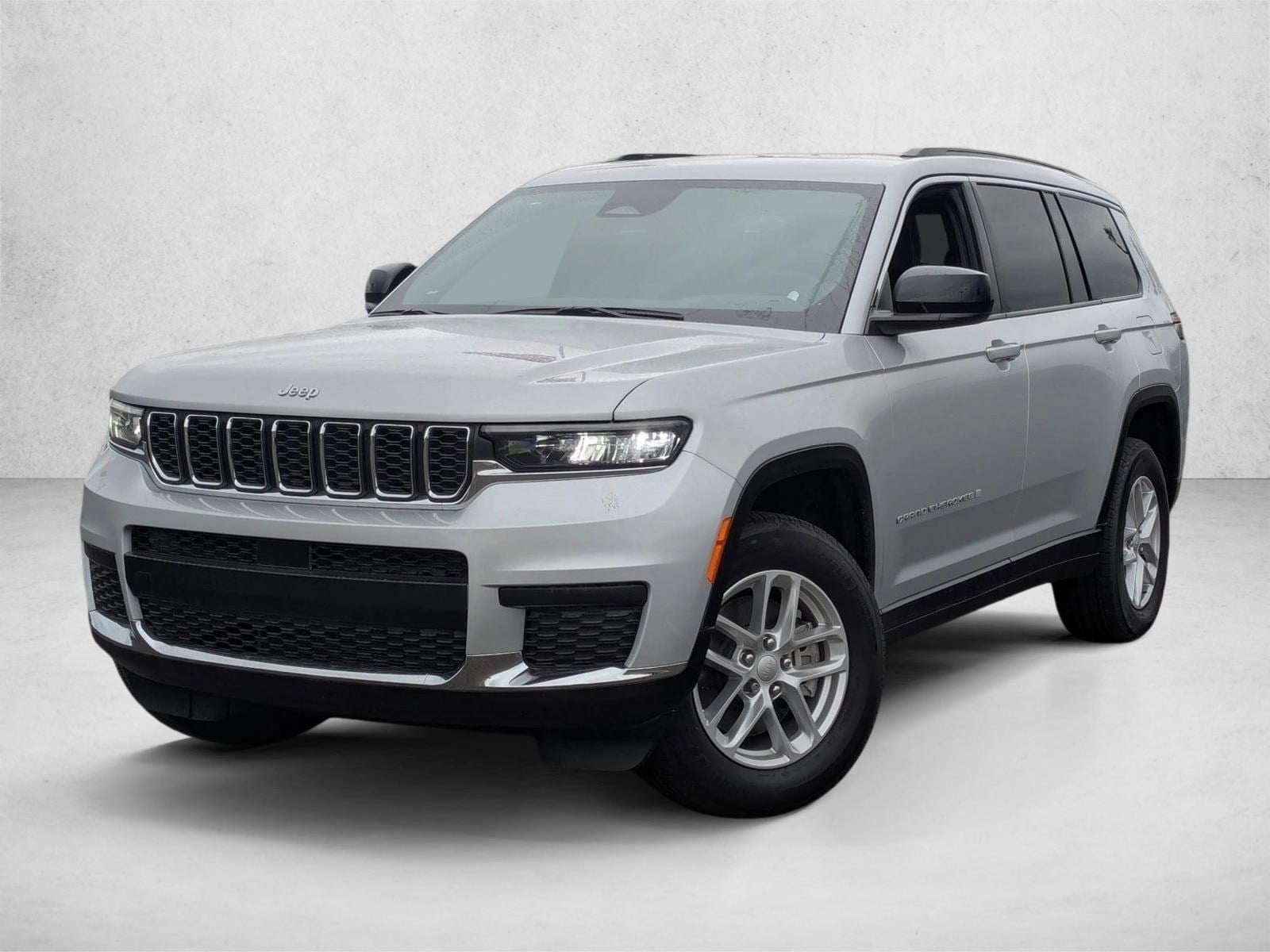 2025 Jeep Grand Cherokee L Laredo's photo