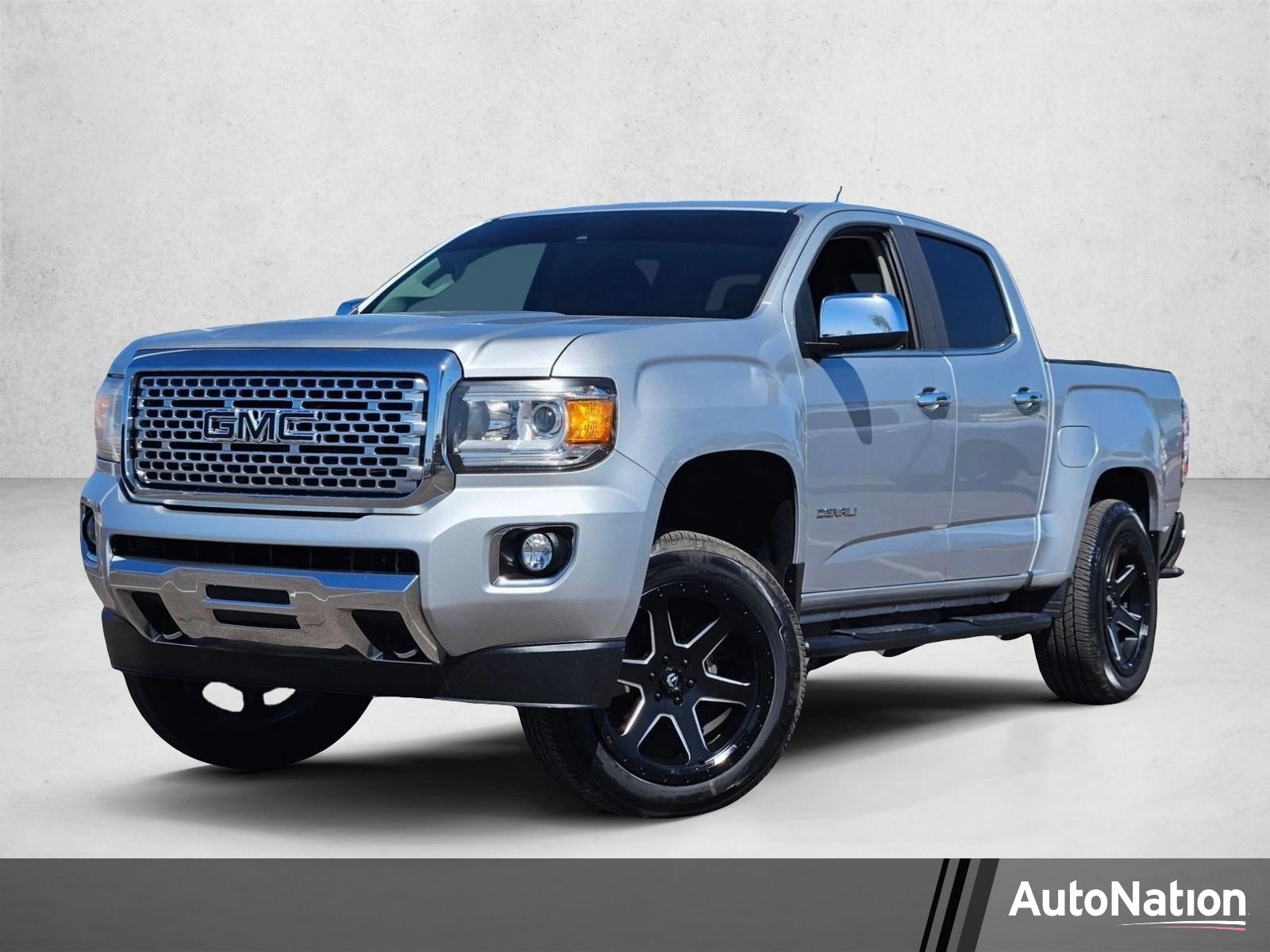 2017 GMC Canyon 4WD Denali Crew Cab Short Box's photo