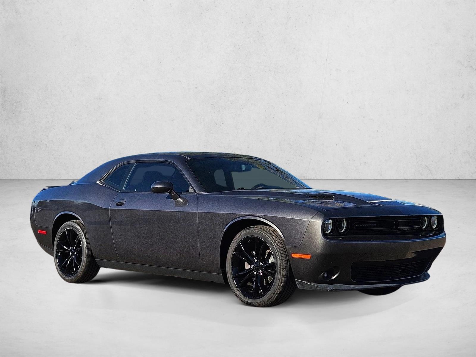 2016 Dodge Challenger SXT photo 3