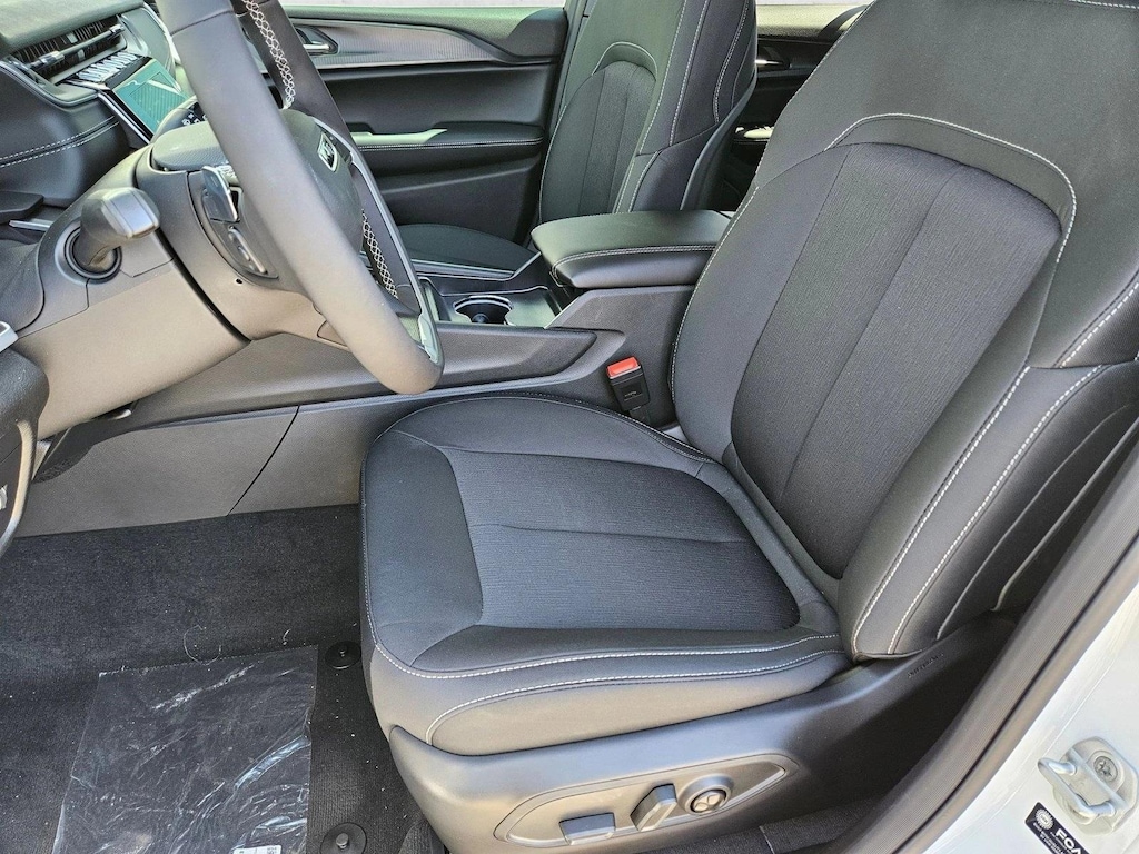 New 2025 Jeep Grand Cherokee Laredo SUV