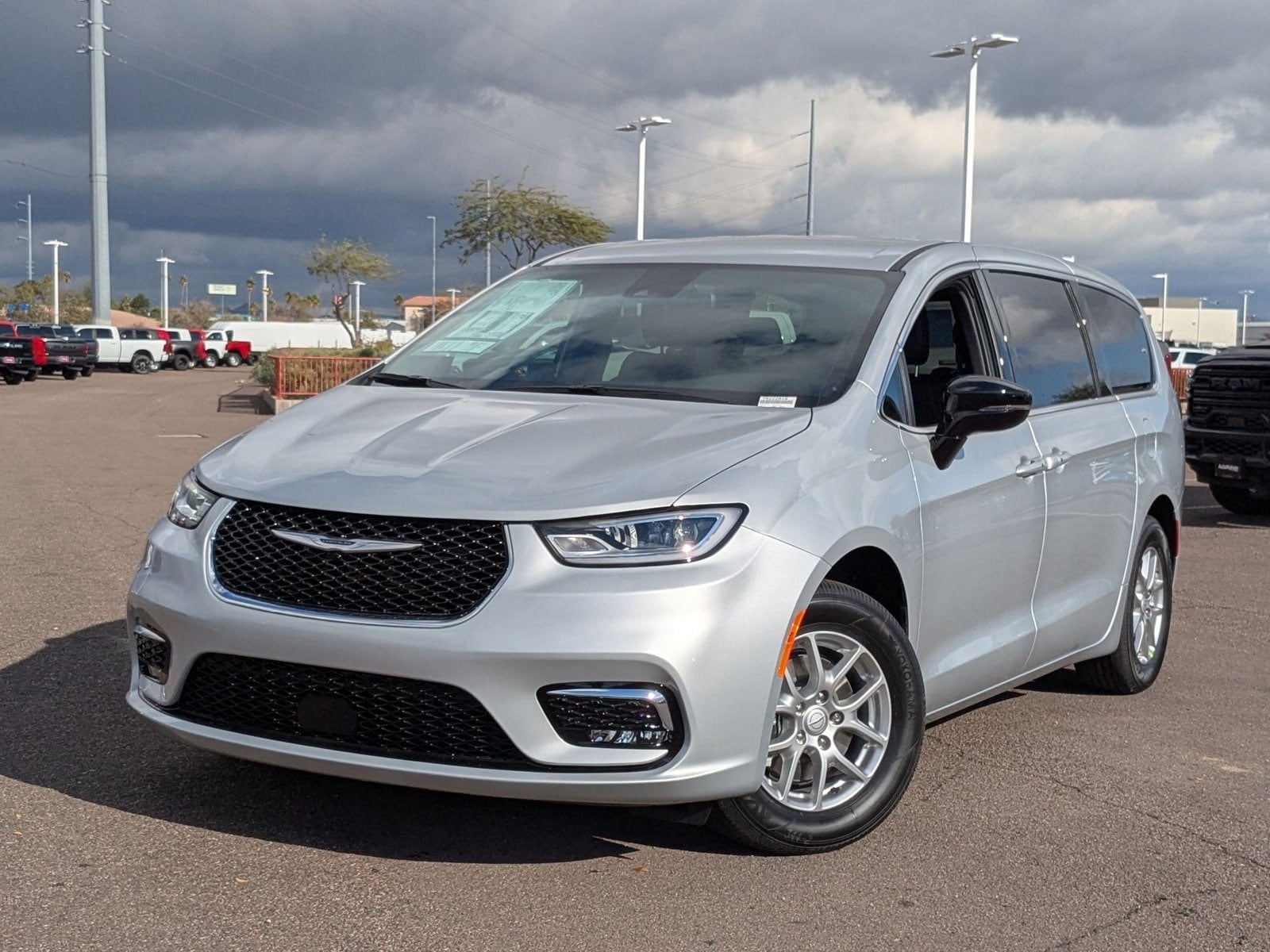 2026 Chrysler Pacifica Select's photo