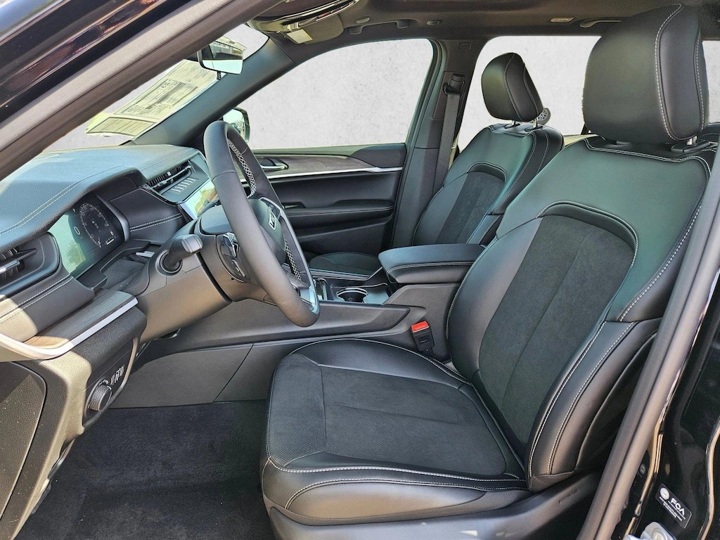 New 2026 Jeep Grand Cherokee Laredo Altitude SUV