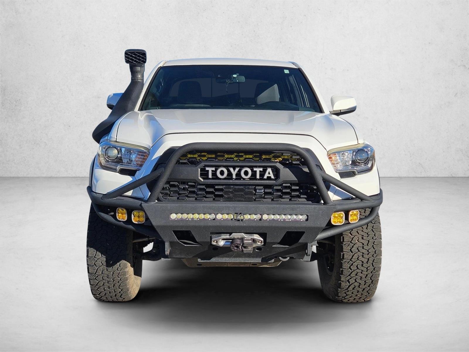 2018 Toyota Tacoma TRD photo 2