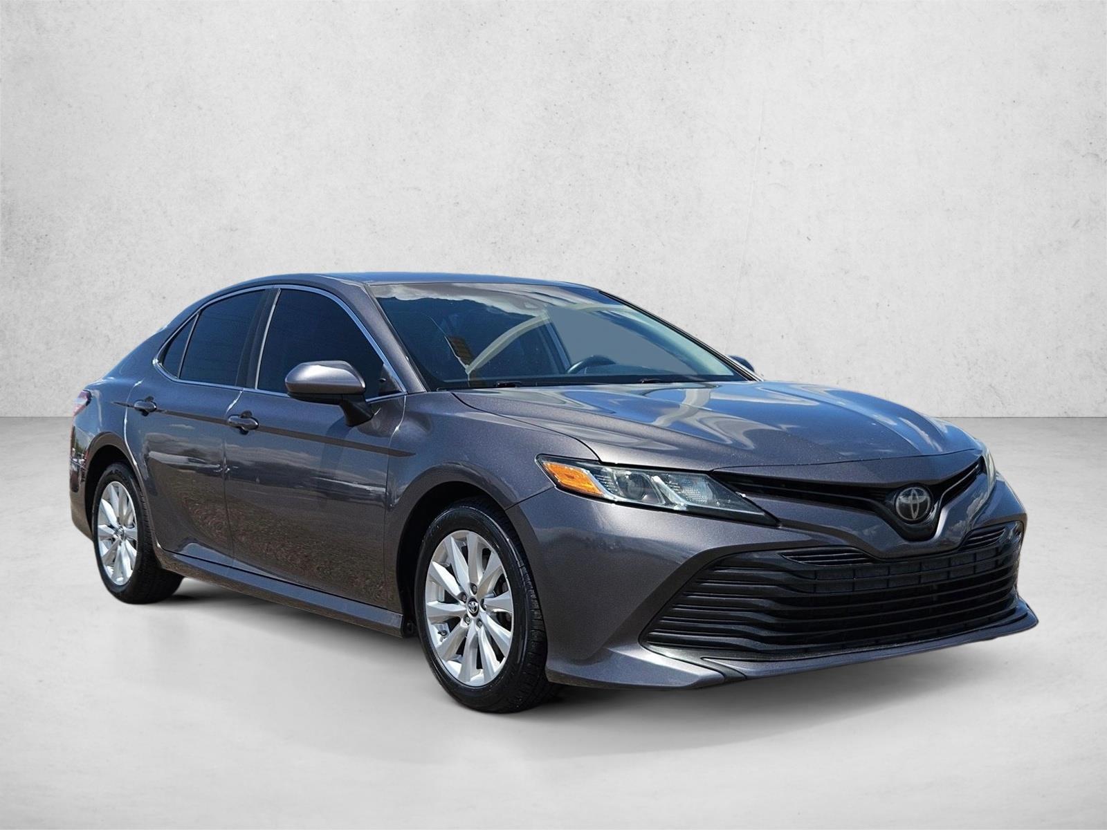2018 Toyota Camry LE photo 3