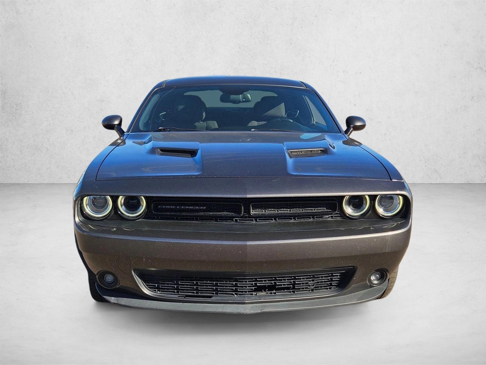 2016 Dodge Challenger SXT photo 2