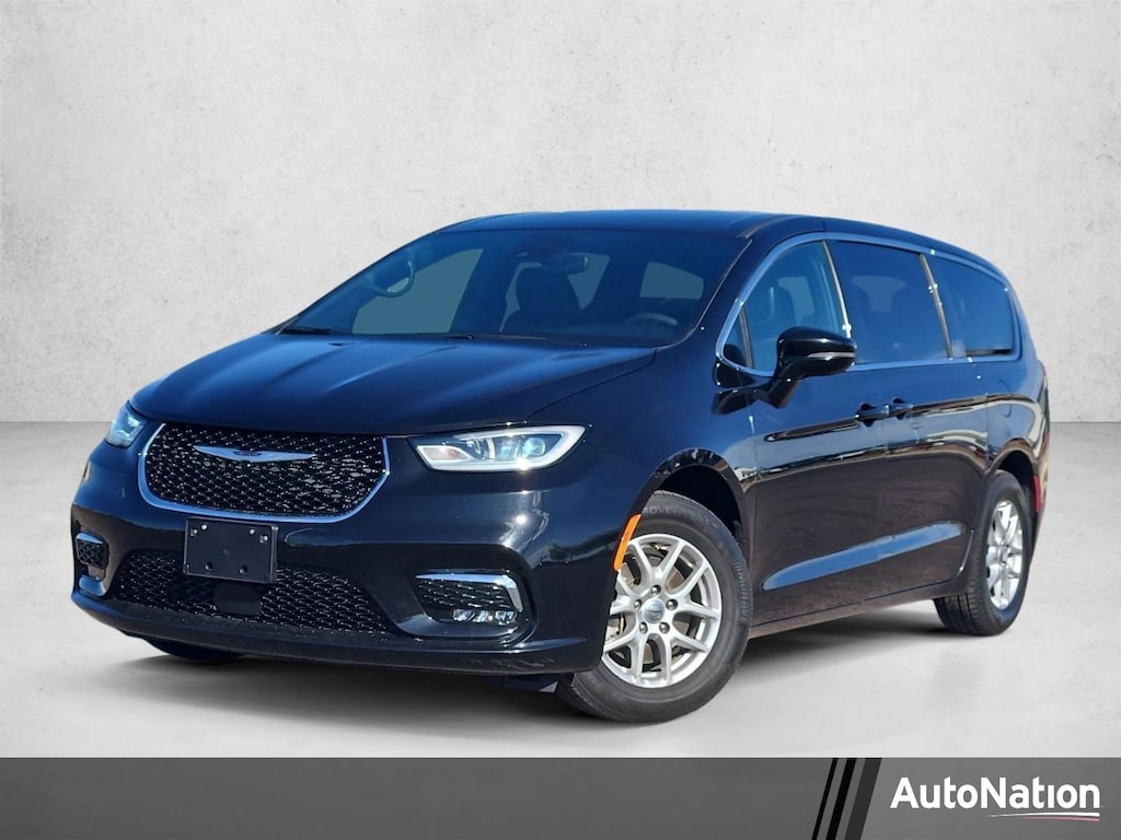 Used 2025 Chrysler Pacifica Select Mini-van Passenger
