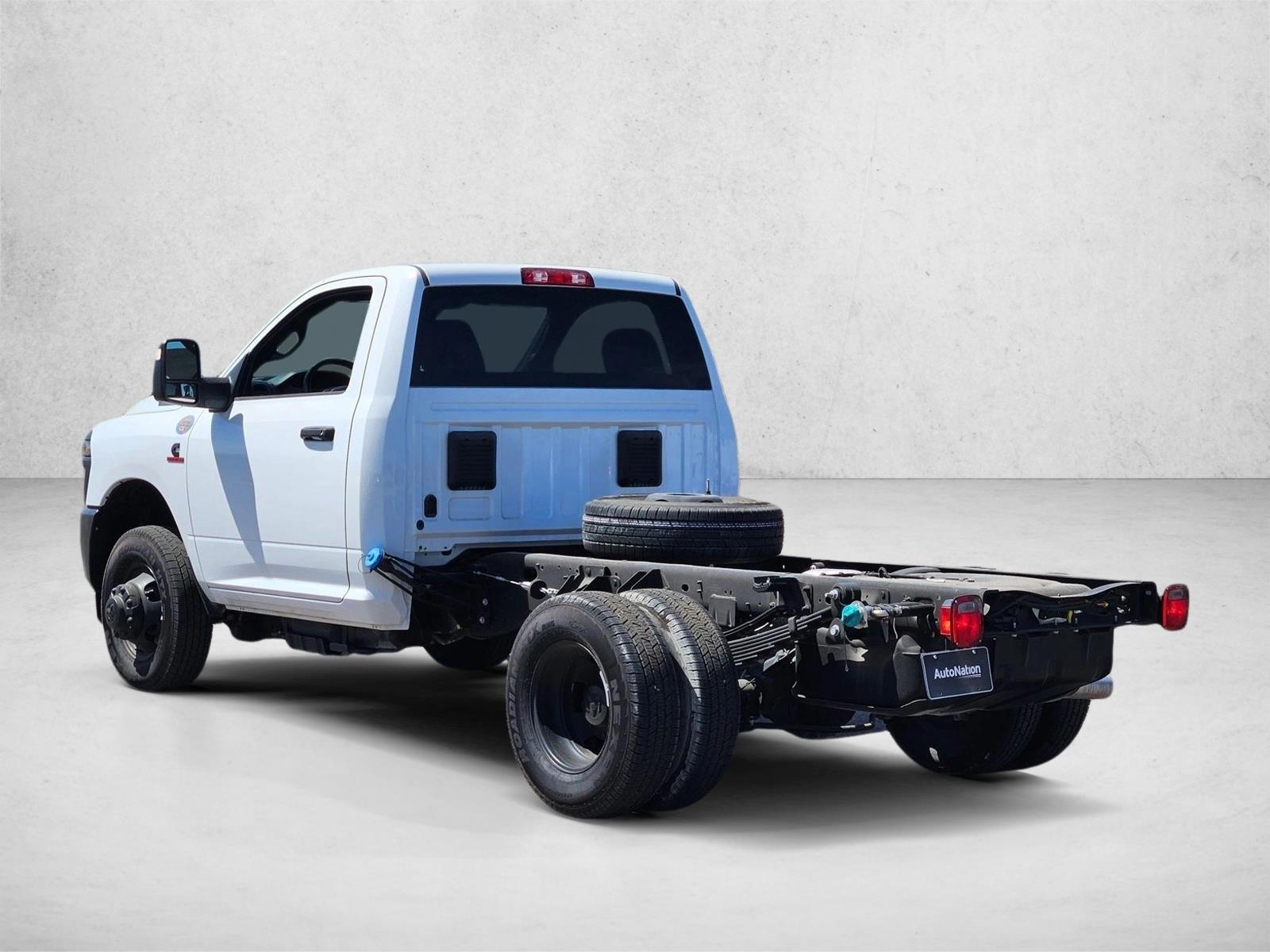 2025 RAM 3500 Chassis Tradesman - Photo 9
