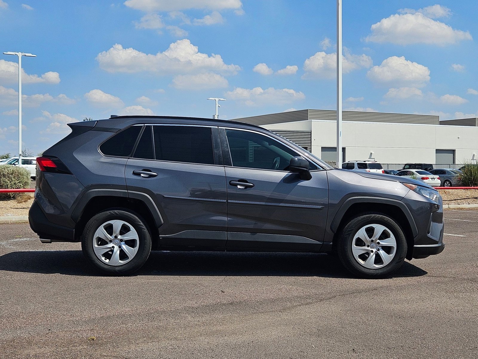 2019 Toyota RAV4 LE photo 3