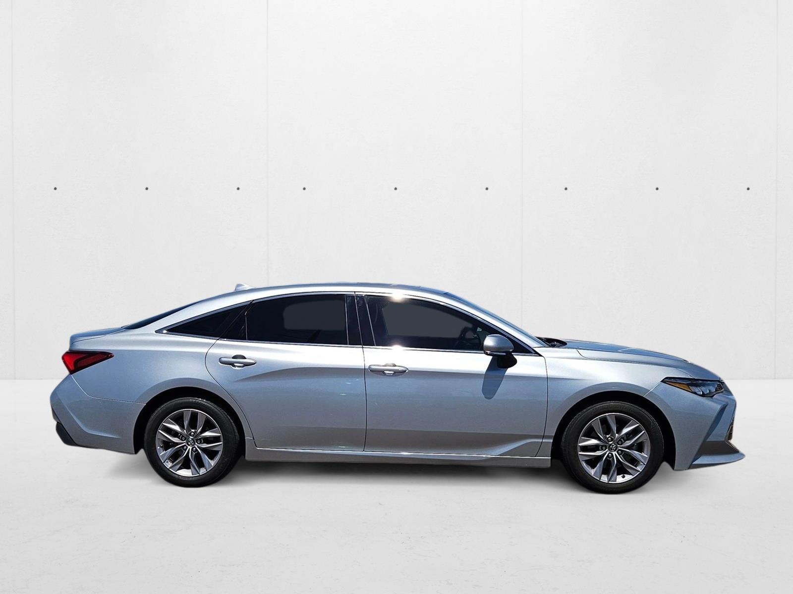 2019 Toyota Avalon XLE photo 2