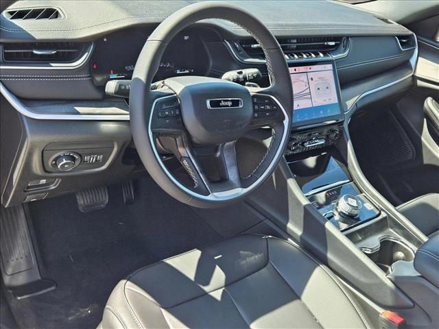 2025 Jeep Grand Cherokee Limited photo 3
