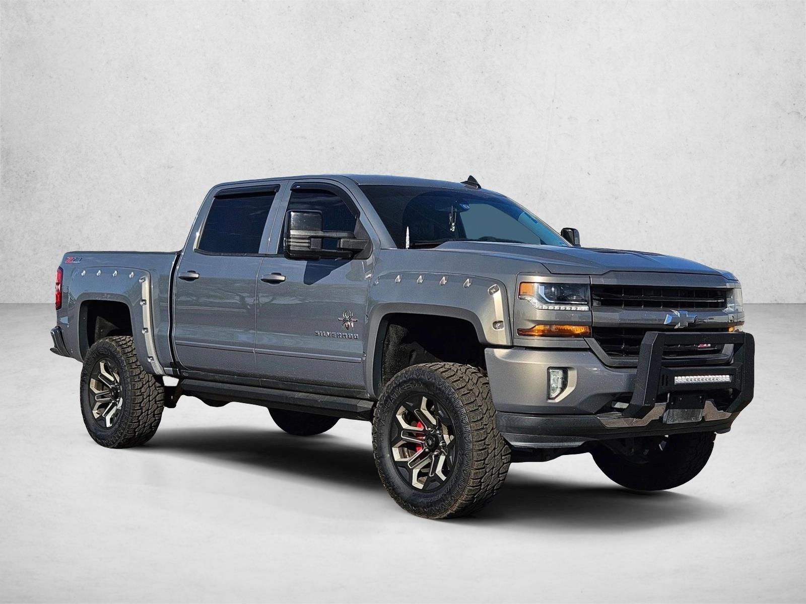2017 Chevrolet Silverado 1500 LT photo 3