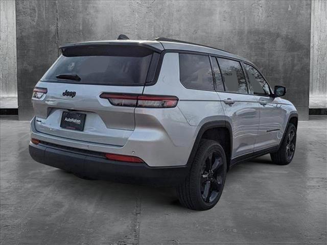 2024 Jeep Grand Cherokee Altitude photo 2