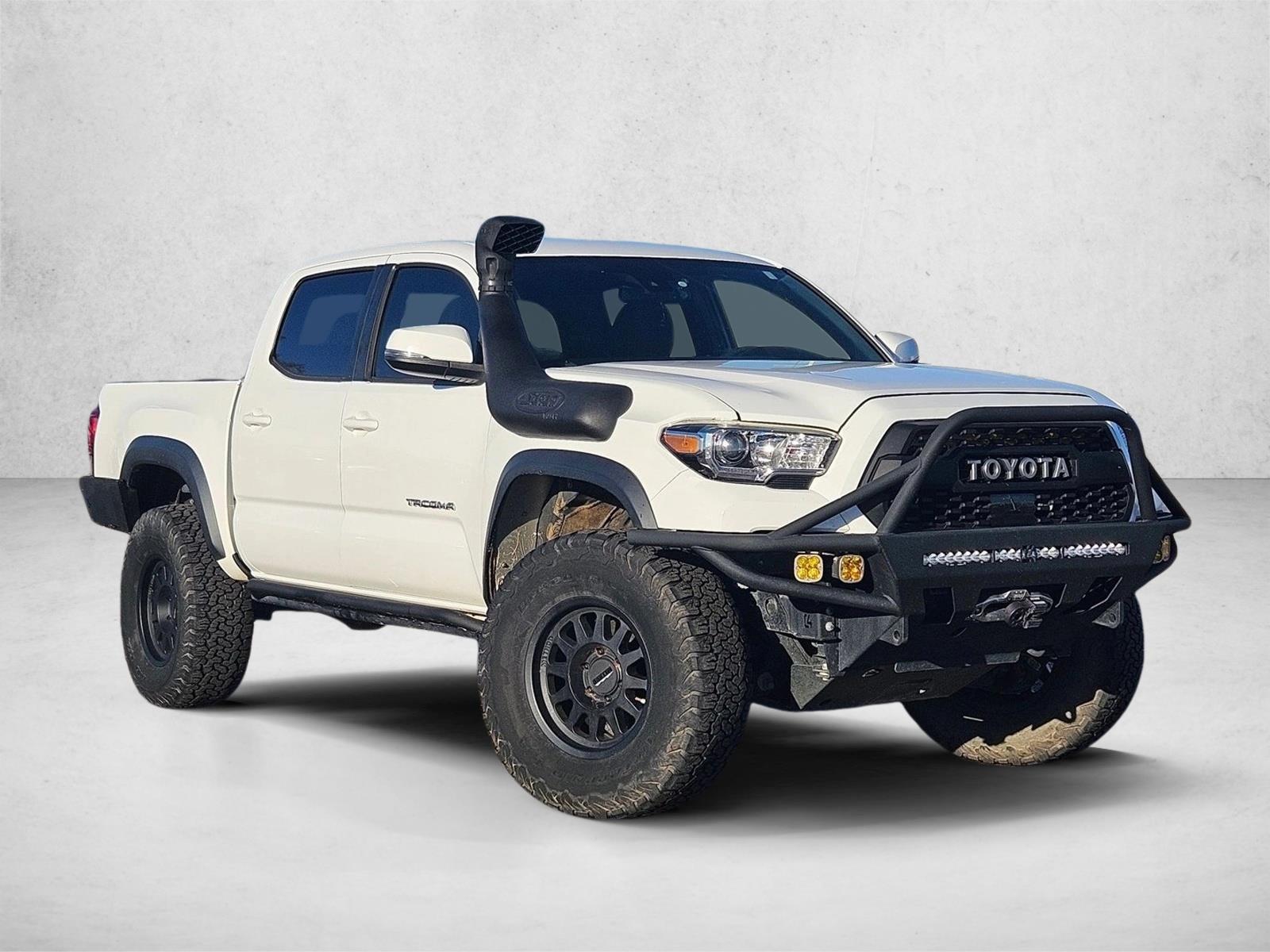 2018 Toyota Tacoma TRD photo 3