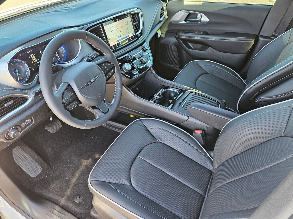 New 2026 Chrysler Pacifica Limited Van Passenger Van