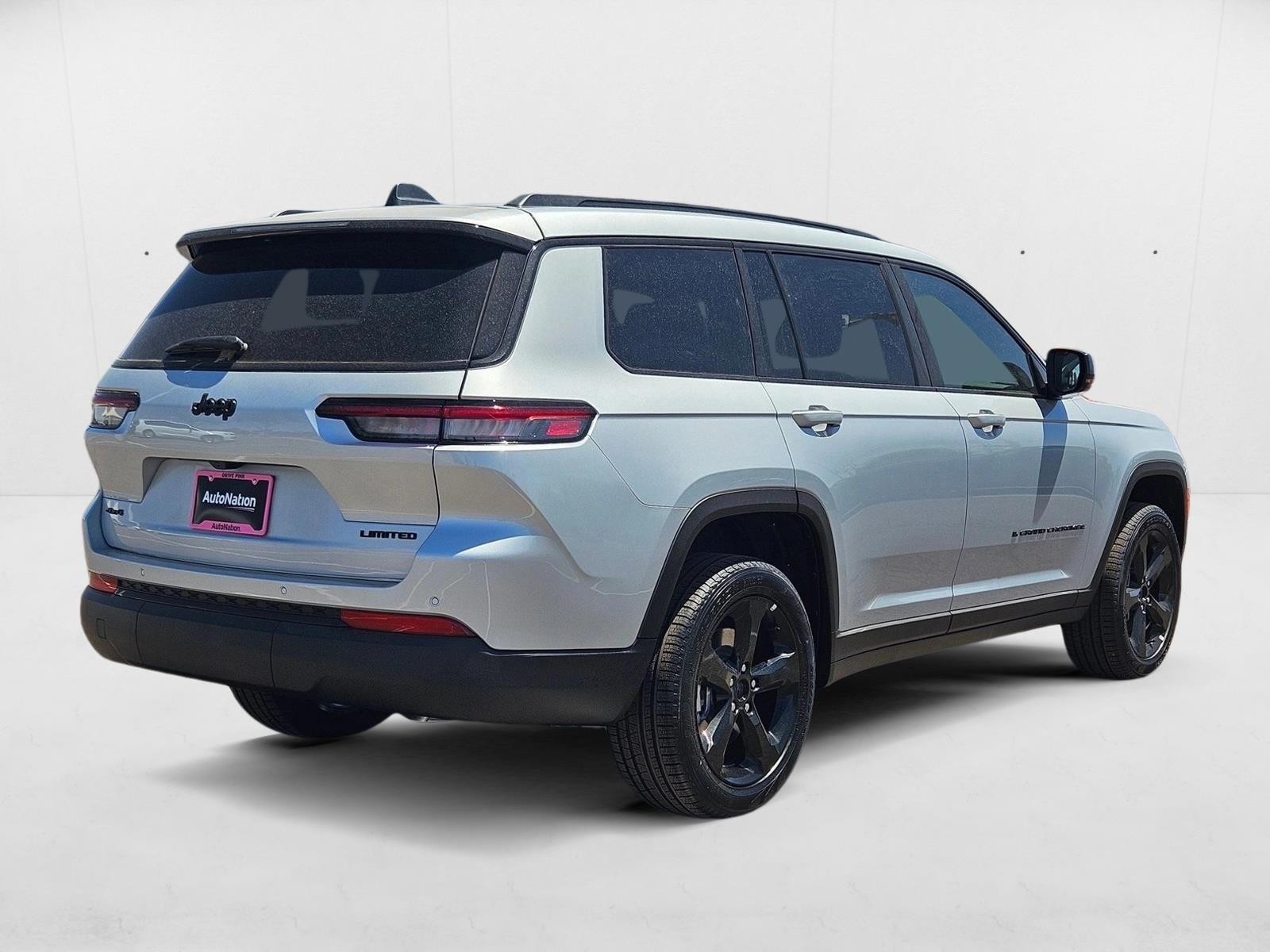 2025 Jeep Grand Cherokee Limited photo 2