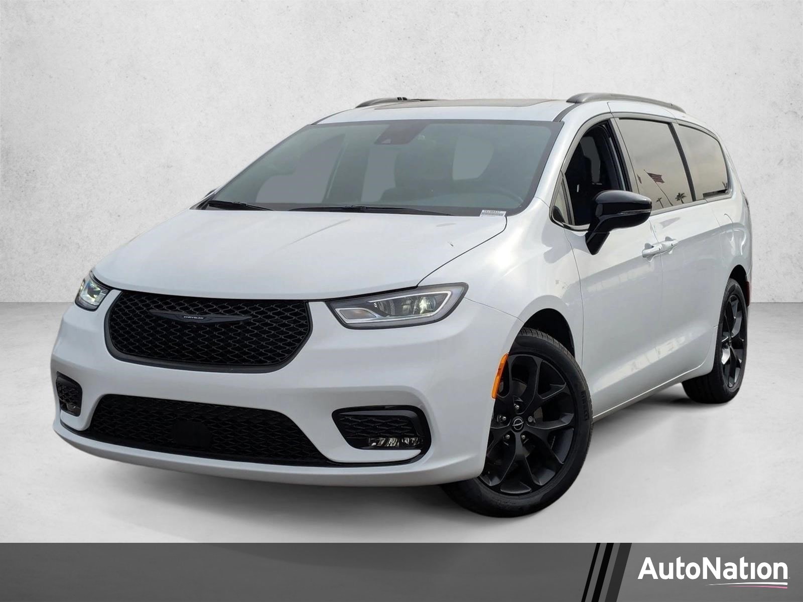 2026 Chrysler Pacifica Limited's photo