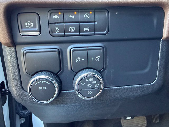 2026 Chevrolet Suburban High Country - Photo 13