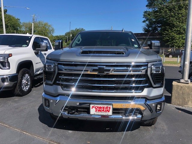 2025 Chevrolet Silverado 2500HD LTZ photo 3