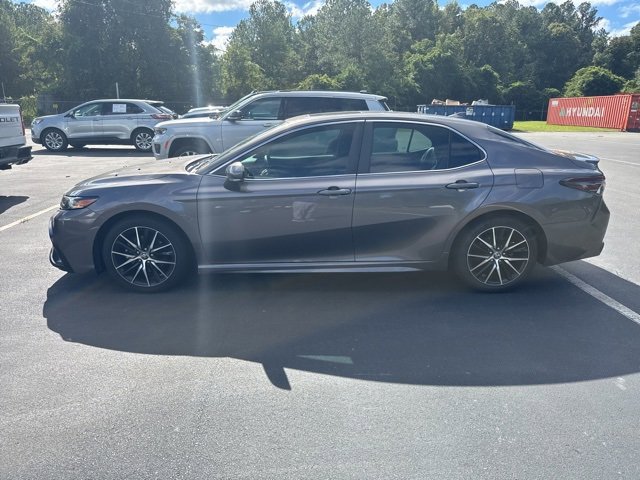 2022 Toyota Camry SE photo 2