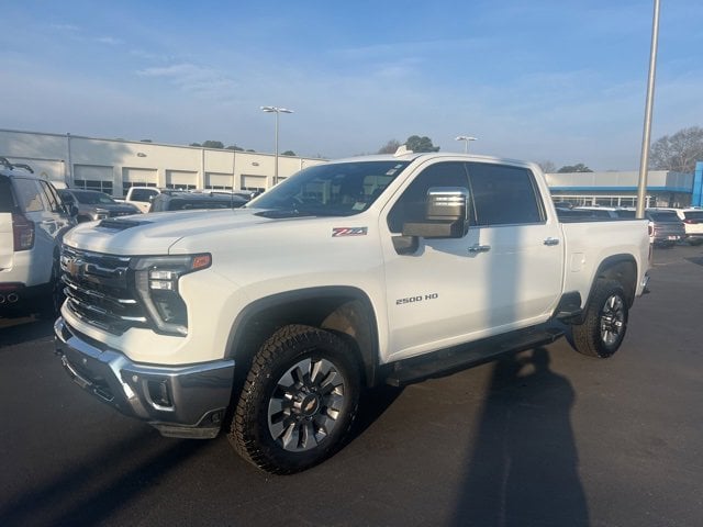 2024 Chevrolet Silverado HD LTZ's photo