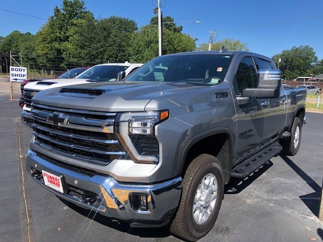 2025 Chevrolet Silverado 2500HD LTZ photo 4