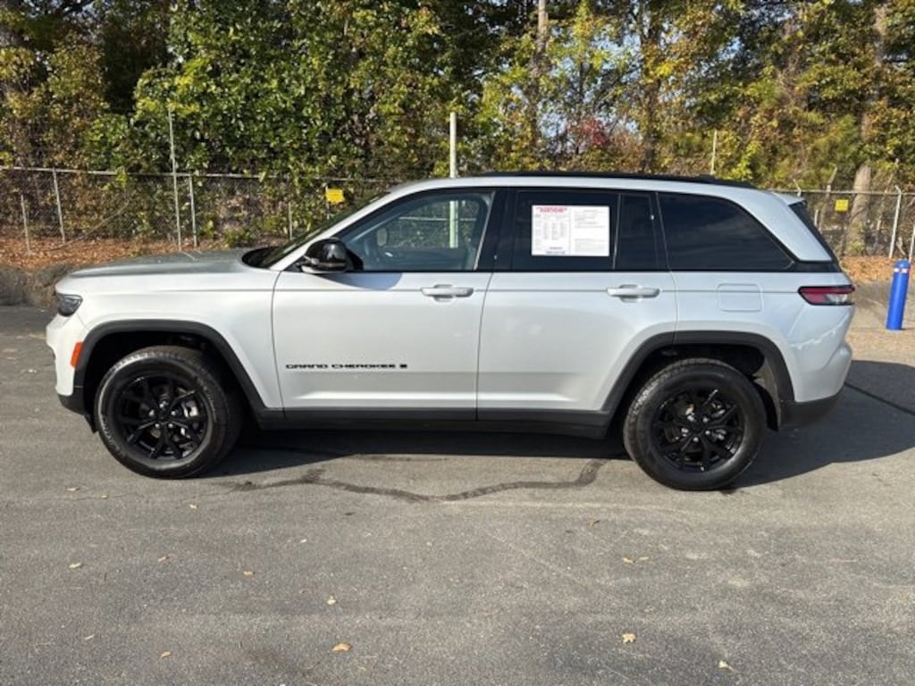 Used 2024 Jeep Grand Cherokee Altitude