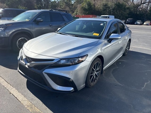 2024 Toyota Camry SE's photo