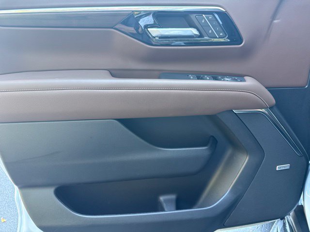 2026 Chevrolet Suburban High Country - Photo 9