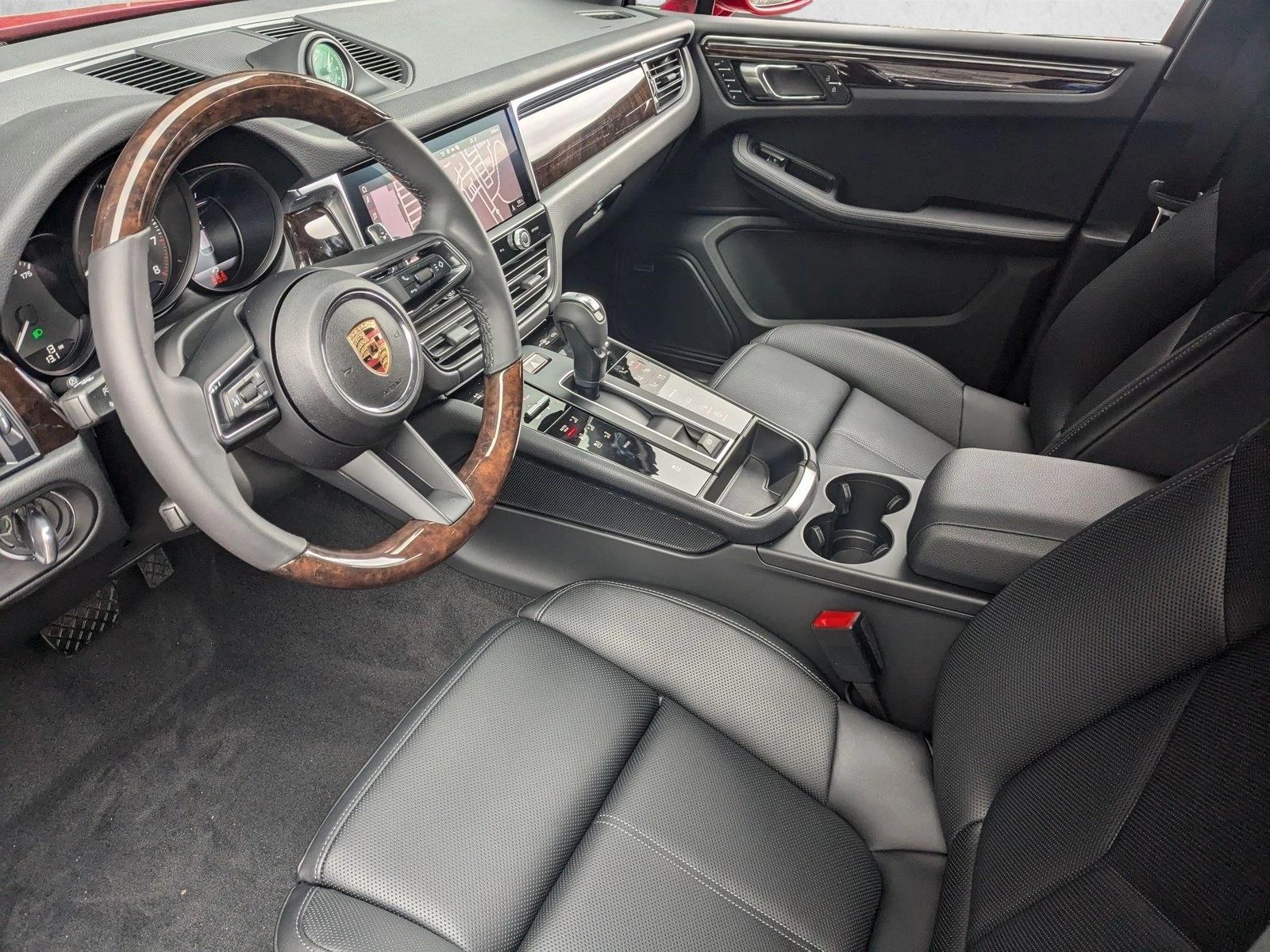 2025 Porsche Macan S photo 4