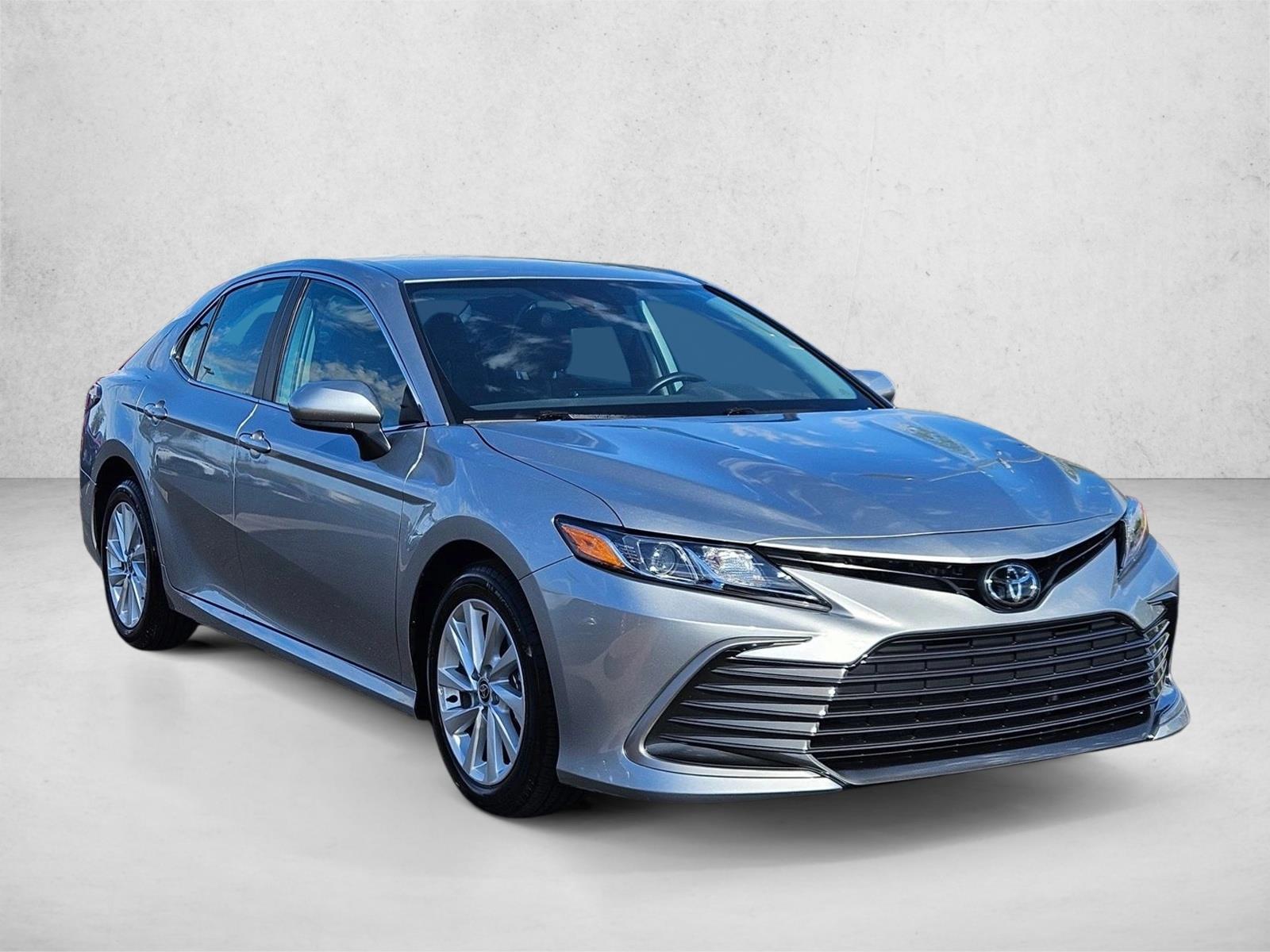 2023 Toyota Camry LE photo 3