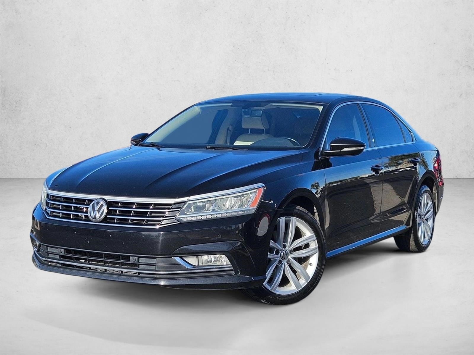 2018 Volkswagen Passat SE's photo