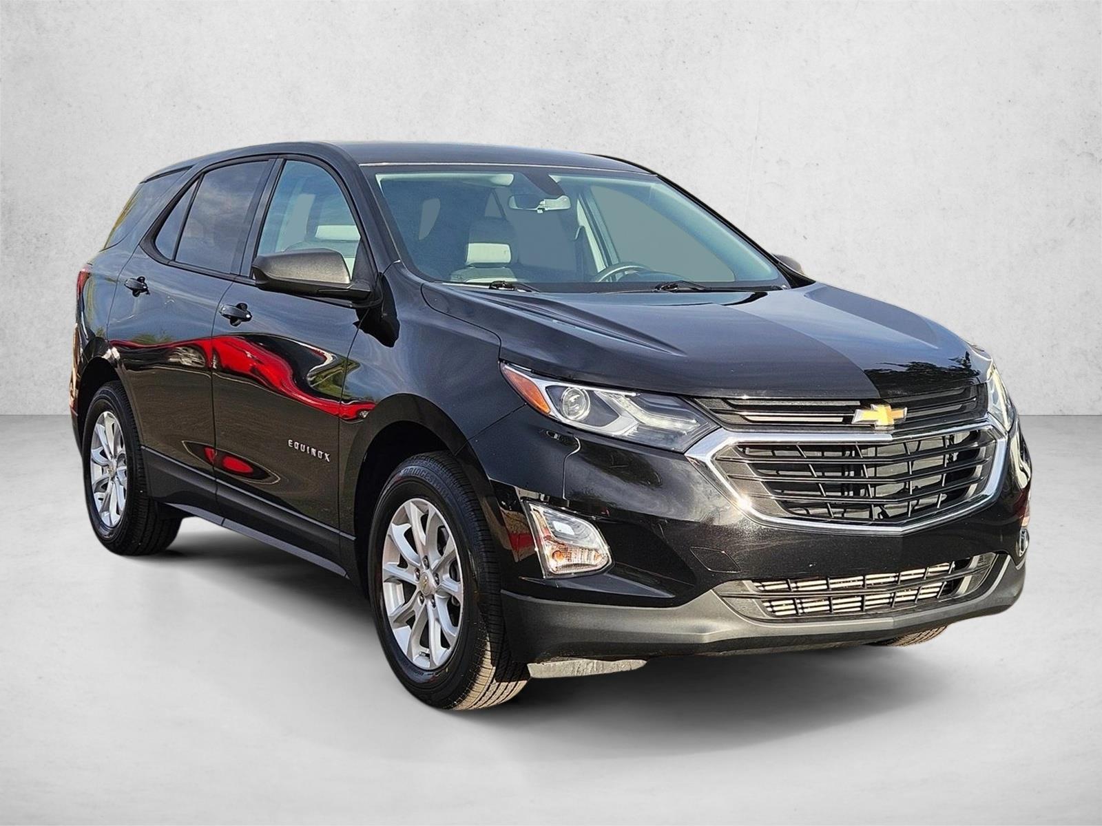 2019 Chevrolet Equinox LS photo 3