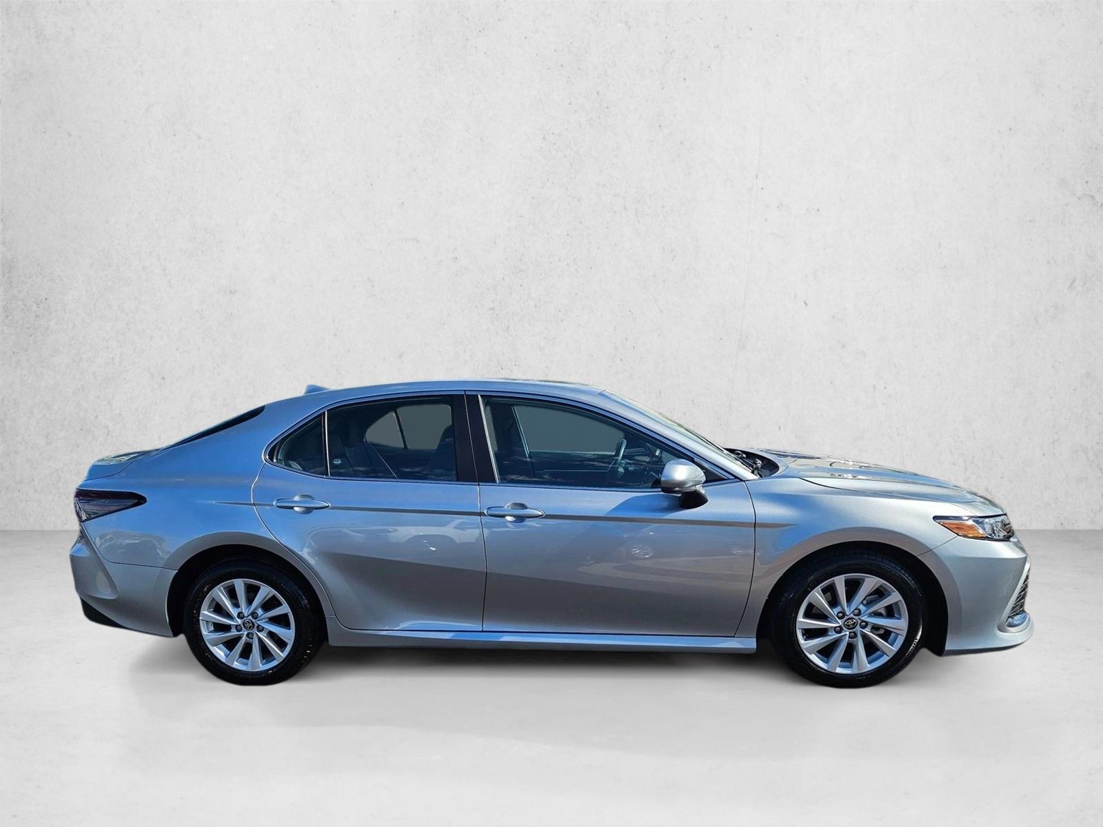 2023 Toyota Camry LE photo 4