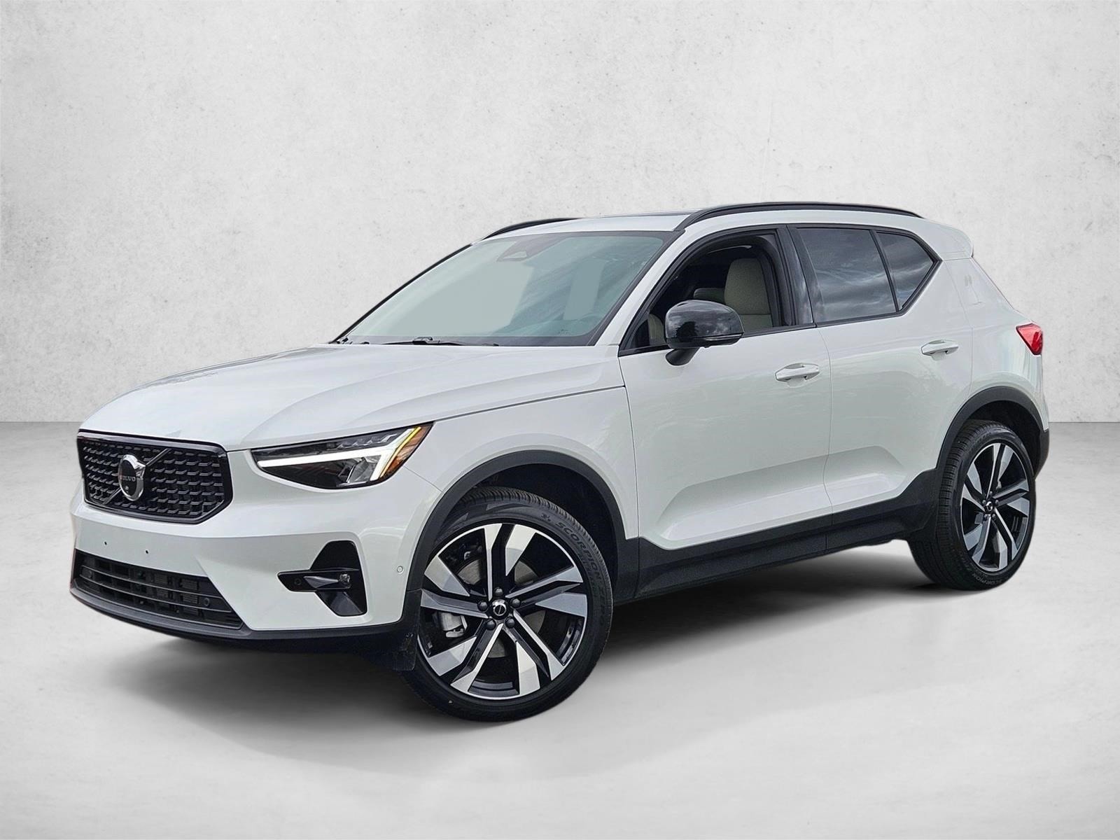 2025 Volvo XC40 Plus