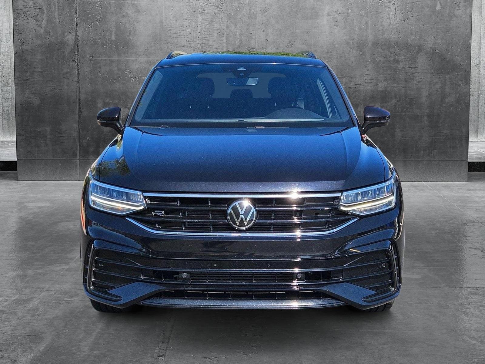 Used 2022 Volkswagen Tiguan SE R-LINE BLACK with VIN 3VVCB7AX5NM024795 for sale in Scottsdale, AZ