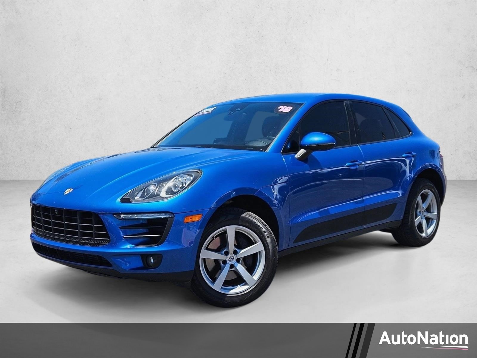2018 Porsche Macan -'s photo
