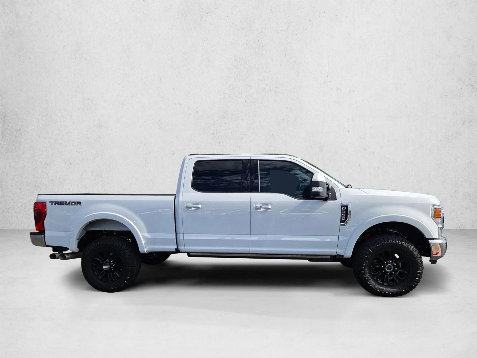 2022 Ford F-350 Lariat photo 4