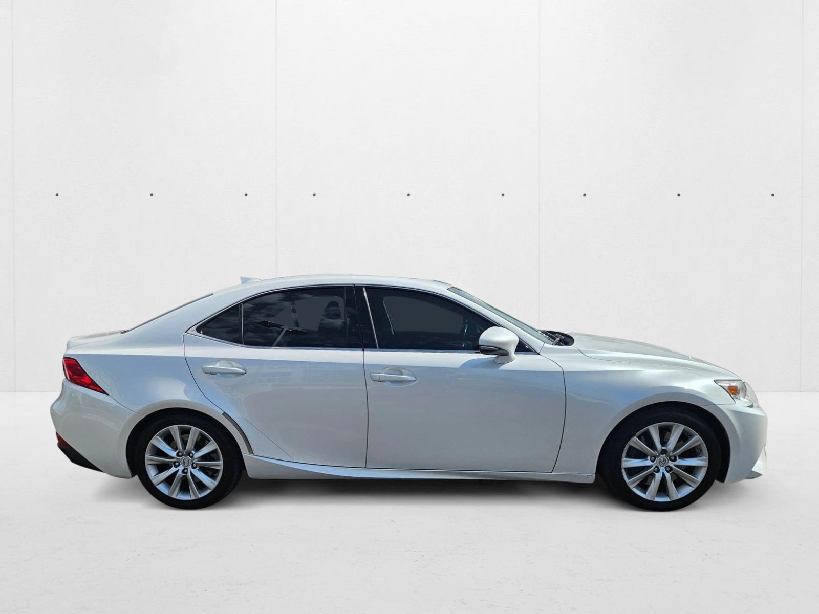 2016 Lexus IS 200t photo 4