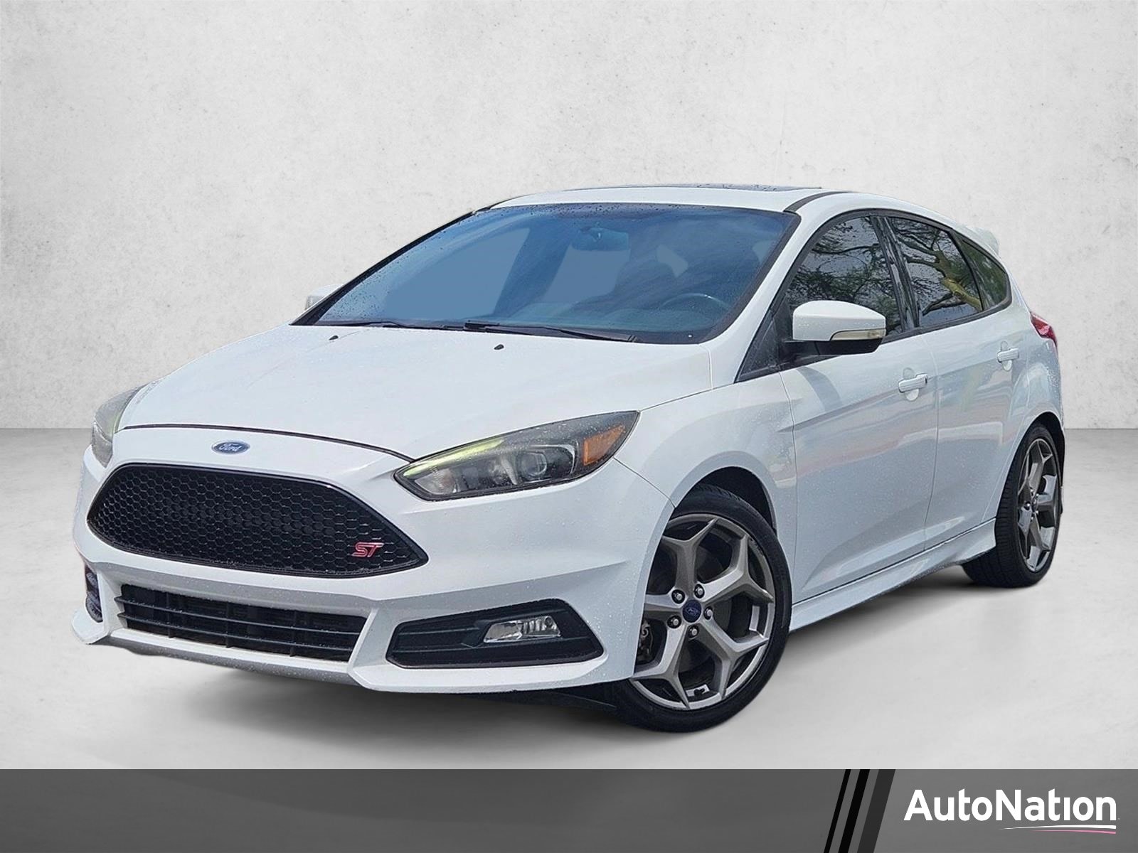 2017 Ford Focus 5 Door Hatch ST's photo